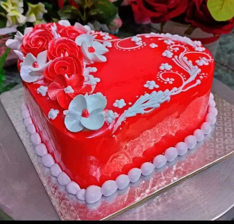 Premium RED N White Velvet Cake